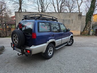 Nissan Terrano 2.4 - 4