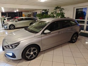 Hyundai i30 kombi 1.6crdi AUTOMAT v záruke - 4