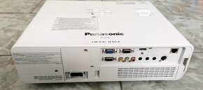 Projektor Panasonic VW430E - 4