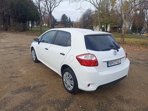 Toyota Auris - 4