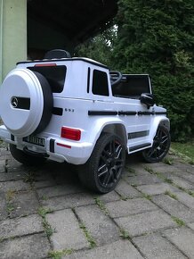 Elektrické auto MERCEDES - 4