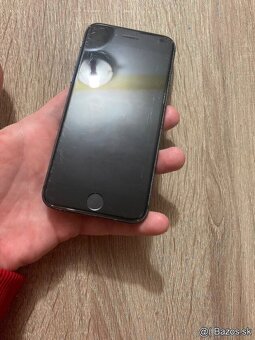 iPhone 8 / 256GB škrabance na displeji - 4