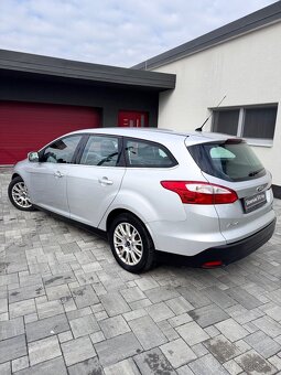 Ford Focus 1.6Tdci max vybava - 4