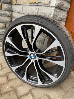 Originál BMW STYLE 599 + pneumatiky PIRELLI P ZERO E - 4