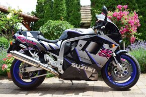 SUZUKI GSXR 1100 - 4