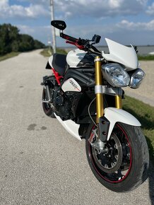 Triumph speed triple 1050 R - 4