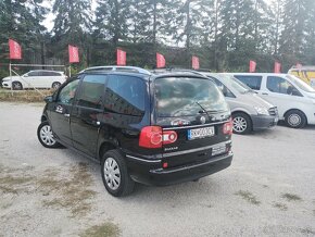 Volkswagen Sharan 1.9 TDI Highline - 4