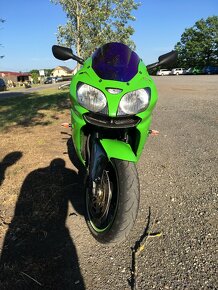 Kawasaki ZX9R - 4