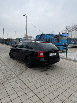 Skoda Octavia Combi 2.0 TDI CR DPF Elegance - 4