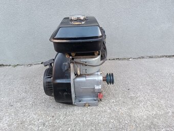 Predám benzinové4tk motor 5,2hp 201cm - 4