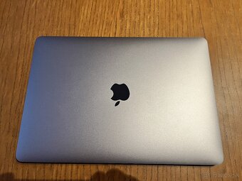 Apple MacBook Pro 2017 - 4