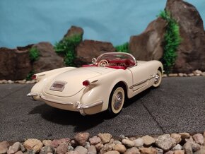 Prodám model 1:18 Chevrolet corvette 1954 - 4