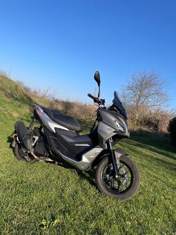 Aprilia 125 SR GT - 4