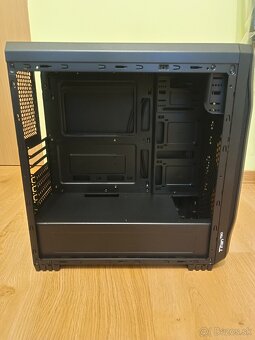 Predám Pc skriňu Genesis Titan 750 - 4