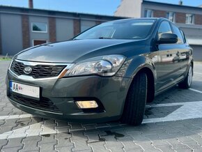 Kia Ceed 1.4i Benzin manual kratka verzia super stav - 4