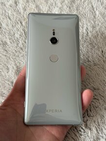 Sony Xperia XZ2 / 64GB - 4