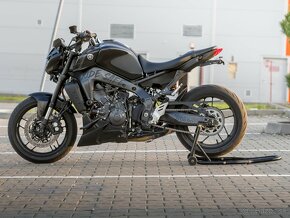 YAMAHA MT 09 - 4