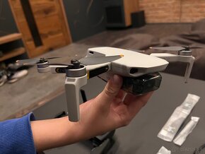 Dron DJI MINI SE - 4