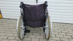 invalidny vozík 49cm pridavne brzdy pas barle puklice AL - 4