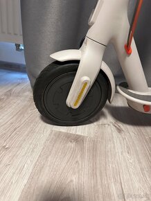 Xiaomi Mi Electric Scooter 3 Grey - 4