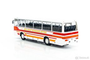 Ikarus 256, bielo/červený, "Kraftverkehr Zittau",mierka 1:43 - 4