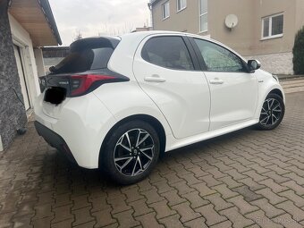 Toyota Yaris 1.5 Hybrid Style - 4