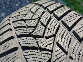 Predam 4ks pneu 205/60/r16 zimne 92H Dunlop - - 4