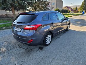 Hyundai i30 combi 1.6Crdi 81kw - 4