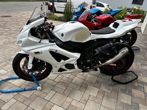 Suzuki GSX R 1000 - 4