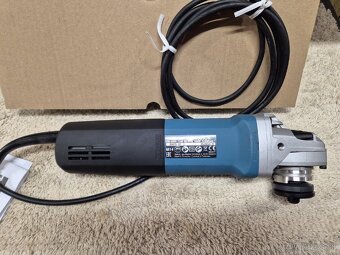 Predam uhlovu brusku Makita 9565CR - NOVA - 4