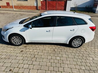 KIA cee'd 1.6 GDi Comfort Plus SW 1.MAJITEL ČR - 4