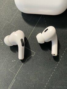 Apple AirPods Pro 2 - 4