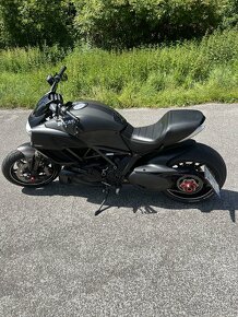 Ducati Diavel Carbon 2017 - 4