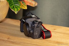 Canon 80D - 4