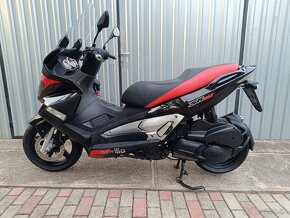 Aprilia SR max 125 i - 4