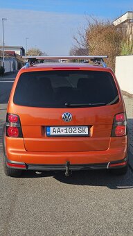 Volkswagen Touran 2.0 TDI DPF Cross DSG - 4