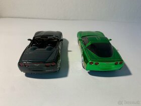 2x Chevrolet Corvette C6 1:43 BBurago - 4