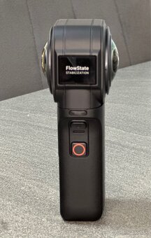 Camera Insta 360 ONE a Bushman Monopod V2 - 4