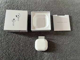 AirPods 4. Generácie s aktívnym potláčaním zvuku - 4