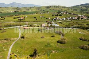 PREDAJ: Rozľahlý pozemok na brehu rieky Rohozná, 7566 m2, Br - 4