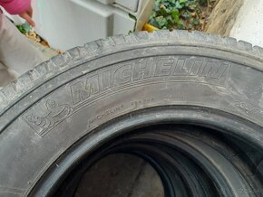 Darujem za odvoz staršie pneu 4 ks 205/70 R15 - 4