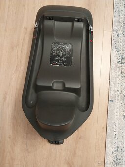 Cybex vajíčko a isofix - 4