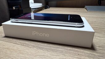 Apple iPhone SE 2020 128GB White - 4