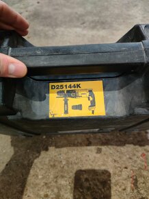 DeWALT D25144K kombinované kladivo (3 J) - 4