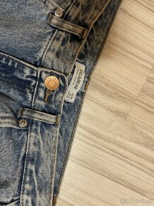 Pull&Bear ´ripped mom´ džínsy s rovným strihom - 4