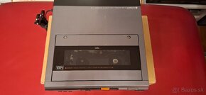 Predám vintage prenosný videorekordér VHS Hitachi VT-8E - 4