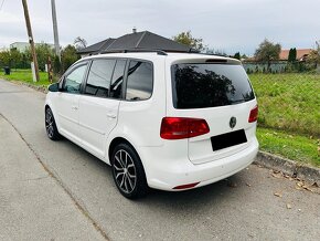 Volkswagen Touran 2.0 TDI Comfortline DSG - 4