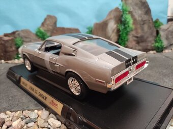 prodám model 1:18 shelby GT 500KR 1968 - 4