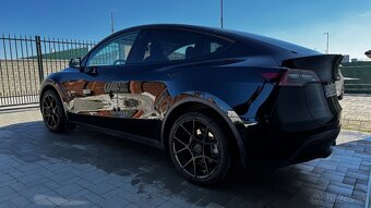 Tesla Model Y Long Range - 4