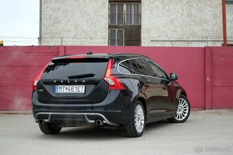 Volvo V60 D5 Momentum Geartronic - 4